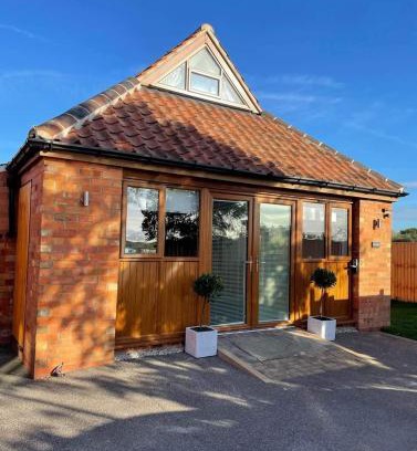 North Muskham House | Discover The Fern at BrackenXcapes: Pet-Friendly Retreat