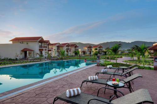 Virpur Hotel | Relax at The Fern Sattva Resort - Polo Forest with Pool & Spa
