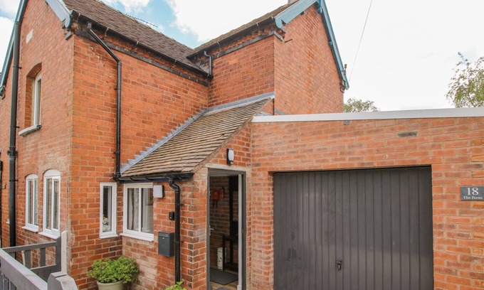 Ludwel Cottage | Pet-Friendly Escape at The Ferns: A Unique Ludlow Cottage