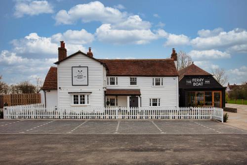 Woodham Ferrers Bed & Breakfast | Inviting Stay at The Ferry Boat Inn with Pet-Friendly Perks