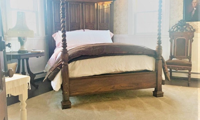 Concord Bed & Breakfast | Historic Fifer Davis House: Oceanfront Stay for Nurses