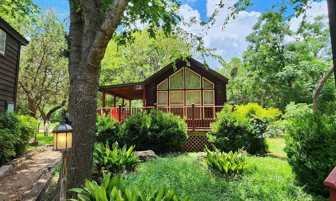 Fredericksburg Cabin | Discover The Fig Cabin at Mendelbaum Winery with Spa & More