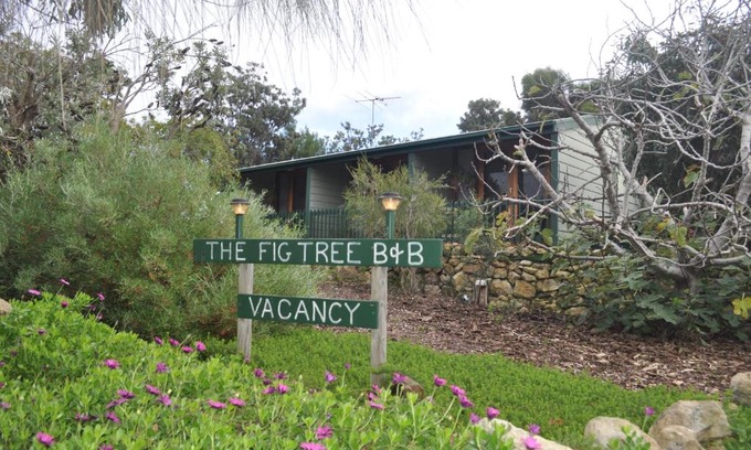 Baudin Beach Bed & Breakfast | Cozy Retreat at The Fig Tree B&B with Breakfast & Hot Tub