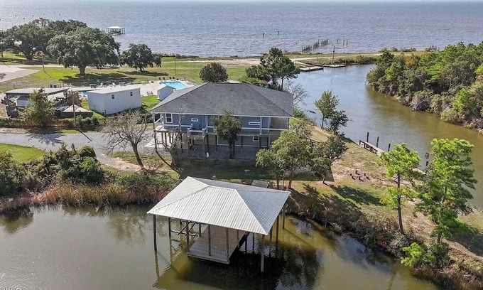 Ocean Springs Cottage | Magnificent Docksider Waterfront Retreat with Scenic Views