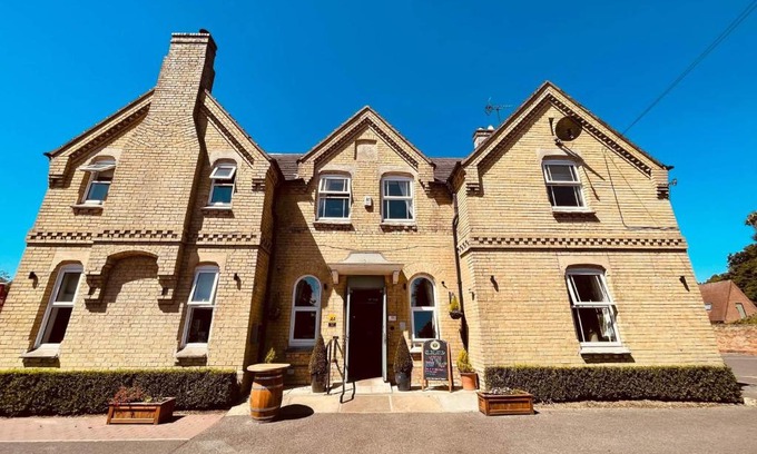 Sleaford Hotel | Welcoming Stay at The Finch Hatton Arms - 4-Star Comfort