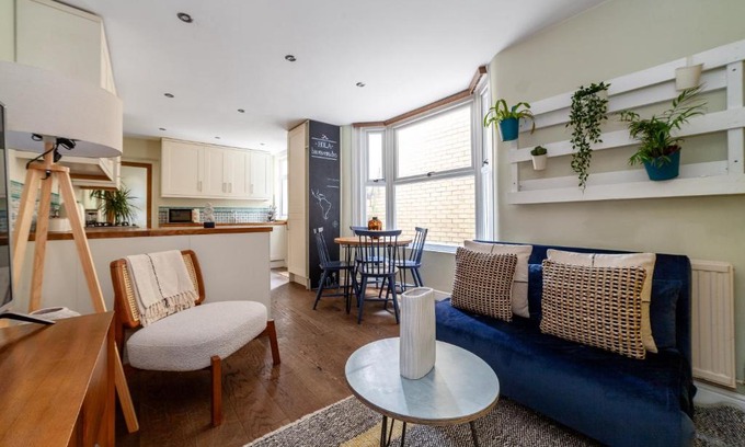 Harringay Apartment | Discover The Finsbury Park Collection - Family-Friendly Retreat