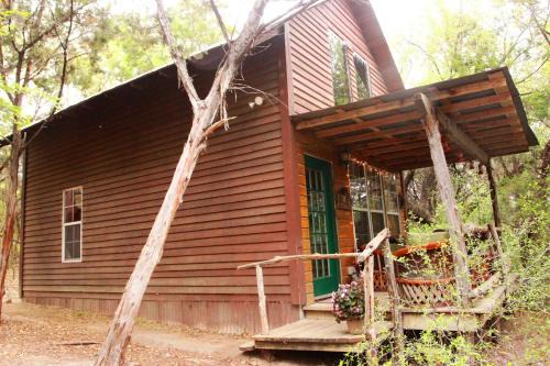 Marble Falls House | Inviting Stay at The Firehouse: Pet & Child Friendly Retreat