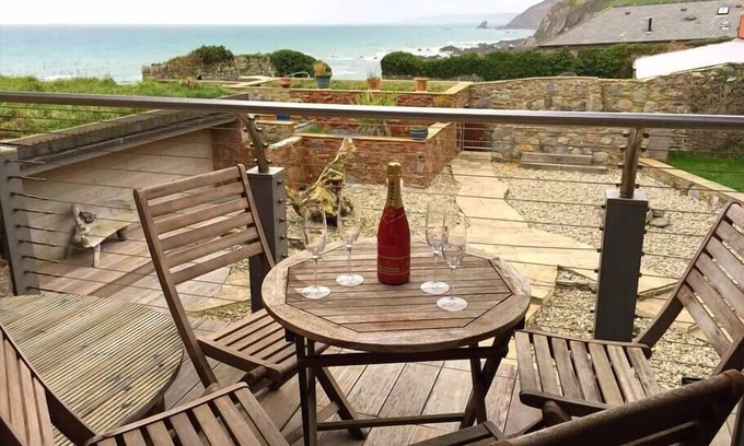 Portwrinkle Cottage | Unforgettable Stay at The Fish Cellars with Oceanfront Views