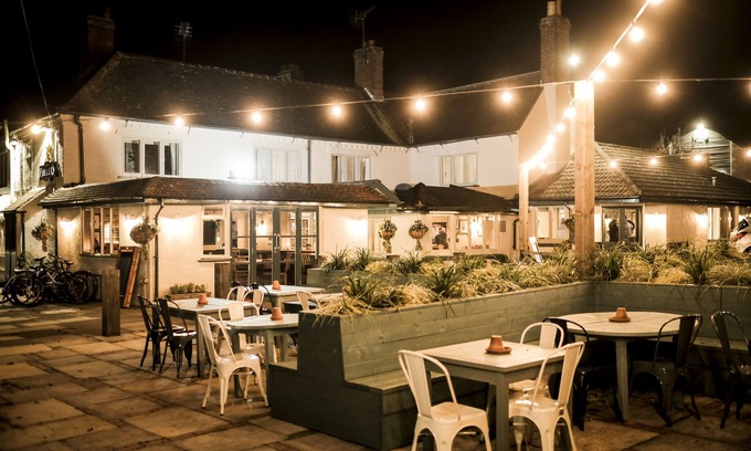 Winkton Hotel | Discover The Fisherman's Haunt: Family-Friendly Retreat
