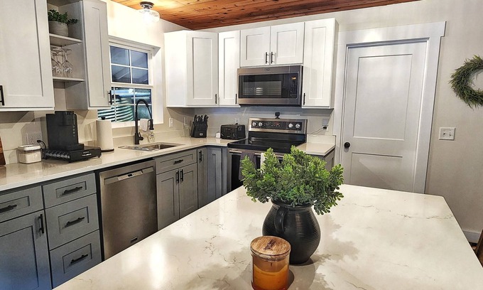 Ketchikan House | Experience Oceanfront Bliss at The Fishing Shack 2023