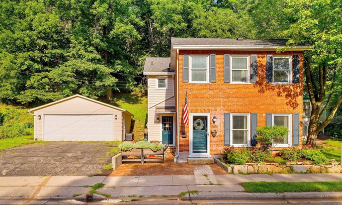 Galena Cottage | Discover the Fiveten Federal - A Downtown Galena Retreat