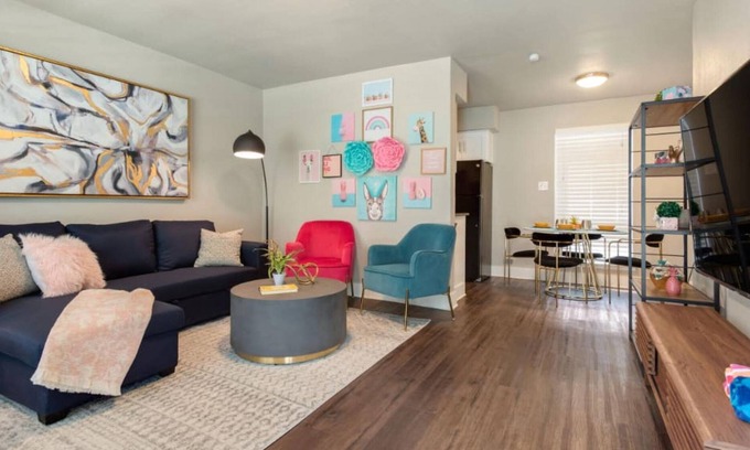 Highland Park West Apartment | Stay at The Flamingo 103: Pool, Breakfast & Family-Friendly
