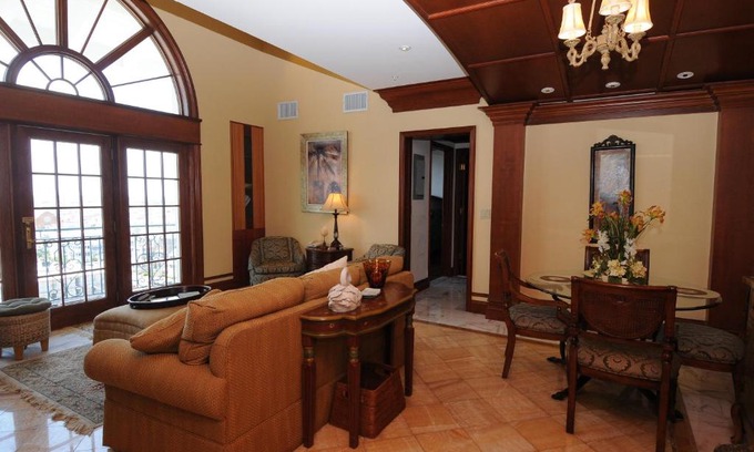 North End Hotel | Experience The Flanders Hotel: Ocean Views and Pool Access