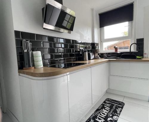 Falkirk Apartment | Cozy Two Bedroom Apartment with Garden, Pet Friendly