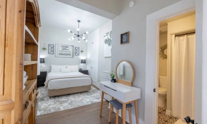 Garden District Apartment | Ideal Flat on 5th: Steps from Downtown & Family-Friendly!