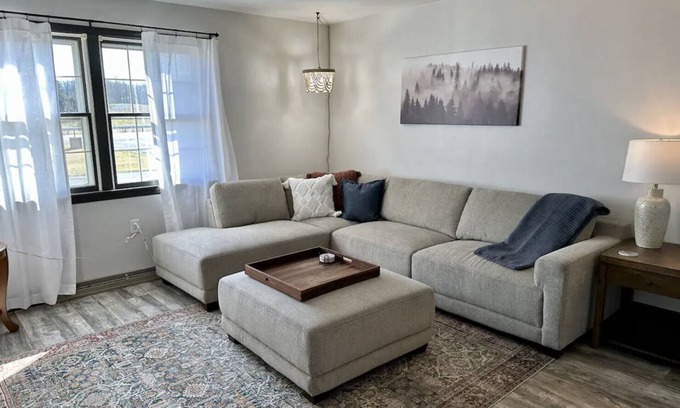 Shippensburg Apartment | Inviting Flat on Olde Scotland with Full Kitchen & Breakfast