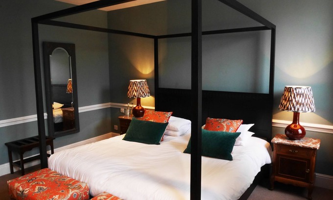 Witney Hotel | Discover The Fleece: Family-Friendly Stay with Breakfast