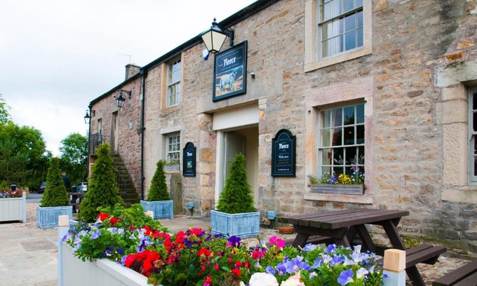 Hampson Hotel | Experience The Fleece Inn: Pet-Friendly & Family Welcome