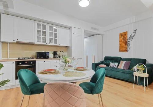 Predeal Apartment | Ideal Family Getaway at The Flower Clabucet Studio