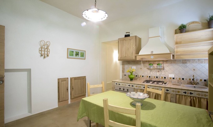Trapani City Centre Apartment | Discover the Flowery Courtyard: Family-Friendly Retreat