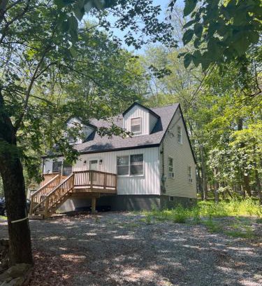 Lackawaxen House | Escape to The Flying Dutchman Cottage in Masthope Community