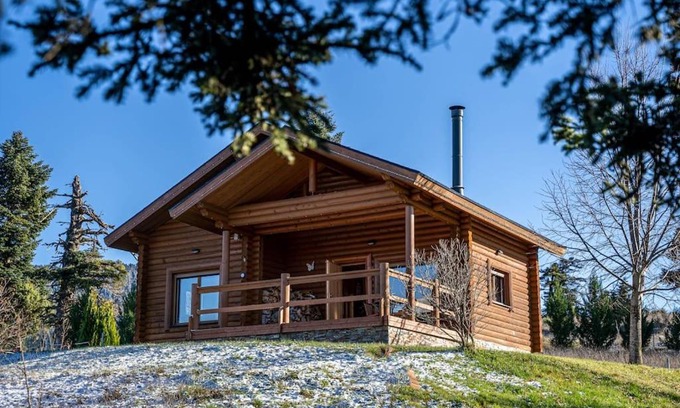 Karpenisi Ski Chalet | Experience The Flysch: Pet-Friendly Retreat with 10/10 Rating
