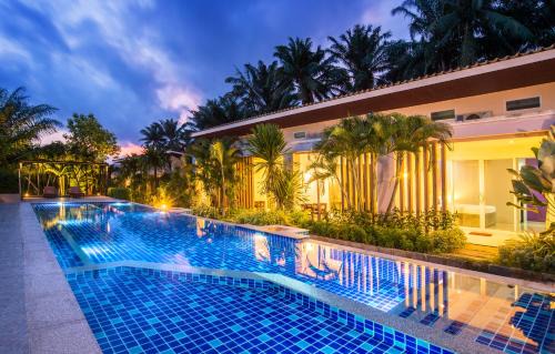 Downtown Krabi Resort | Discover The Fong Krabi Resort: Oceanfront Bliss Awaits