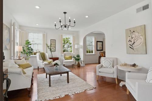 Marlyville - Fontainebleau House | Explore The Fontainebleau Residence: Family-Friendly Retreat