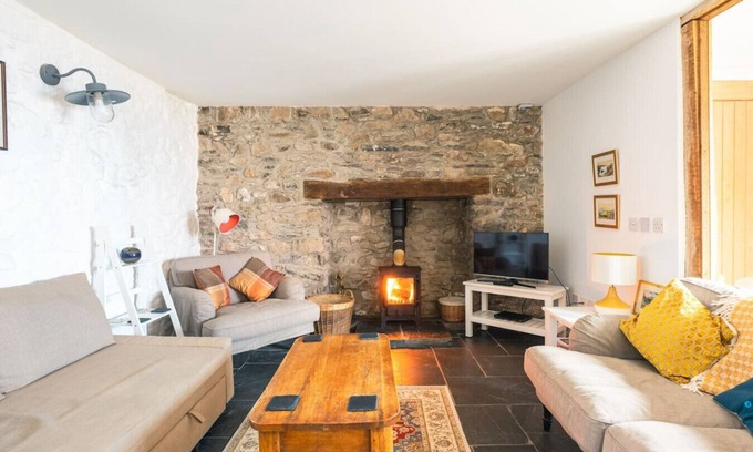 Tenby House | Inviting St Davids Hideaway with Ocean View & Cozy Bath