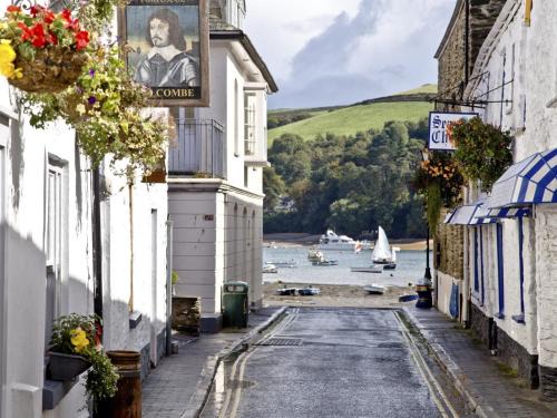 Salcombe Hotel | Discover The Fortescue Inn Salcombe: Pet-Friendly Retreat