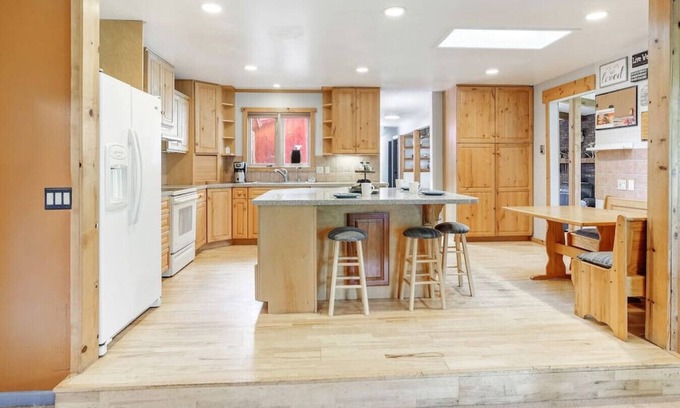 Doubleheader House | Unforgettable Family Getaway at The Four Pines Retreat