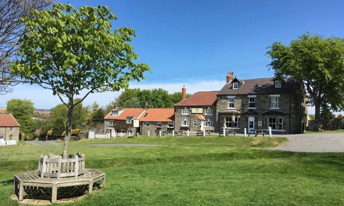 Ainthorpe Hotel | Exceptional Stay at The Fox and Hounds with Great Amenities