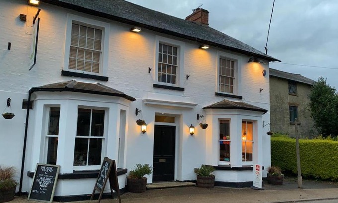 Whittlebury Hotel | Discover Comfort at The Fox and Hounds - Wheelchair Accessible