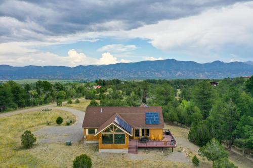 Nathrop House | Explore The Fox Den: 360° Mountain Views & Scenic Hiking