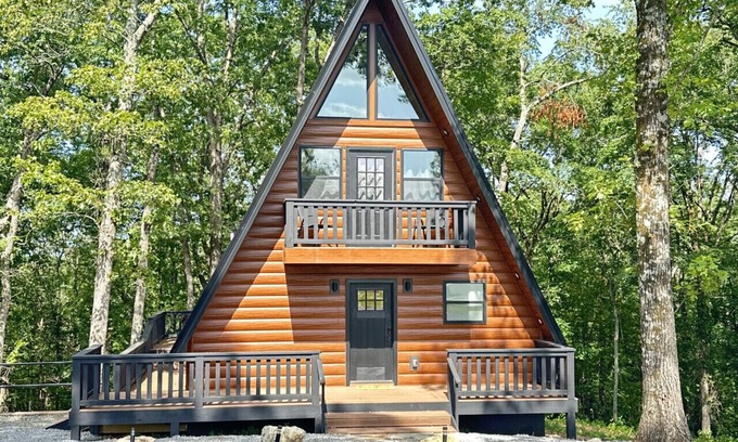 Jones Mills Cabin | The Fox Hill Cabin: Where Country Charm Meets Town Convenience!