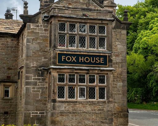 Hollow Meadows Hotel | Experience Comfort at The Fox House by Innkeeper's Collection