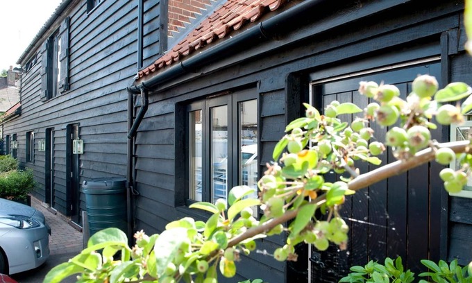Bury St Edmunds Hotel | Discover The Fox Inn: 4-Star Comfort with Breakfast Included