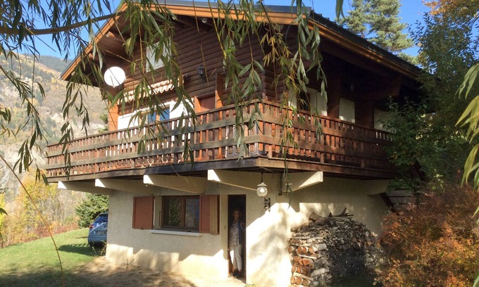 Saint-Martin-sur-la-Chambre Ski Chalet | Escape to The Mountain Without the Crowd: Spa & Breakfast Included