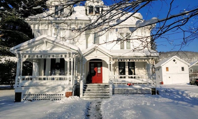 Ellicottville House | Elegant 3-Bedroom Francis Rose House for Family Getaways