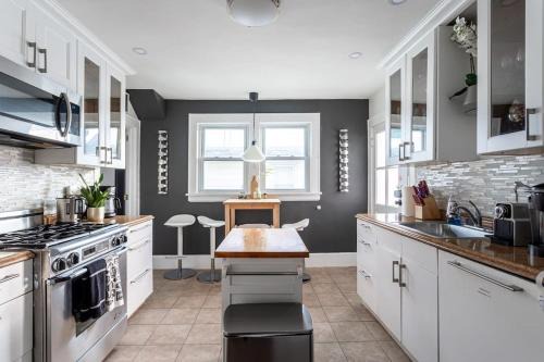 Cove - East Side - Shippan House | Discover The Fred Deluxe 7 BR - Child Friendly Retreat