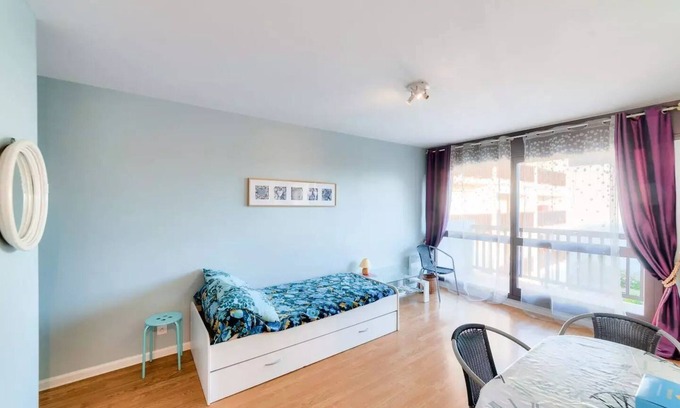 Trouville-sur-Mer Apartment | Inviting Fregate Apartment with Spa & Breakfast for 4