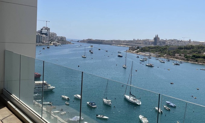 Gzira Apartment | Modern Apartment with Kitchen, Perfect for Families