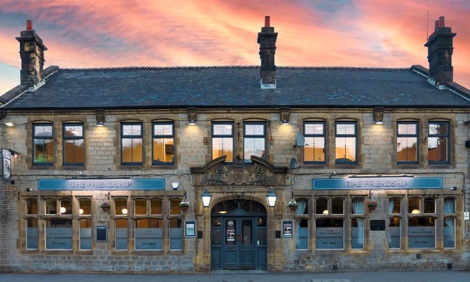 Stocksbridge Hotel | Discover The Friendship Hotel: Pet-Friendly & Family Haven