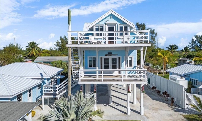 Bouvet Island House | The Frigate: 2-bedroom beachfront house-sleeps 6-in Casuarina Point with a pool.