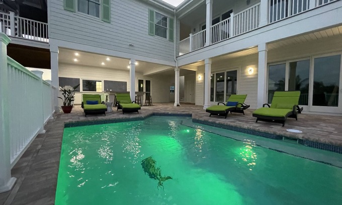 Hope Town House | Discover The Frigate House: Pool, Boat Slip & Beach Access