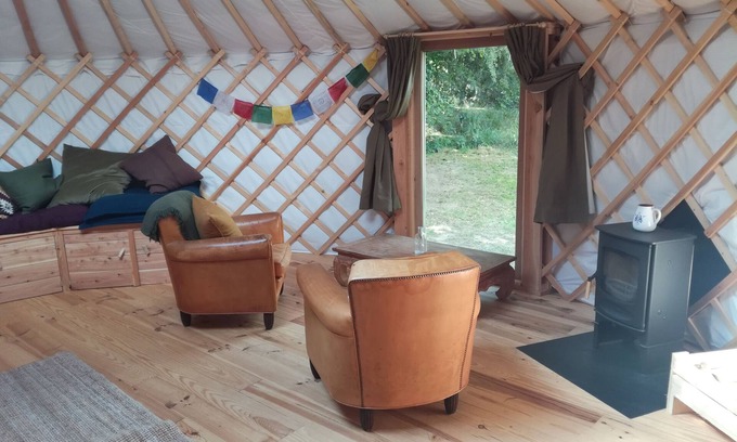 Haut-Bois Cabin | Cozy Retreat at The Froidefontaine Yurt with Spa & Breakfast
