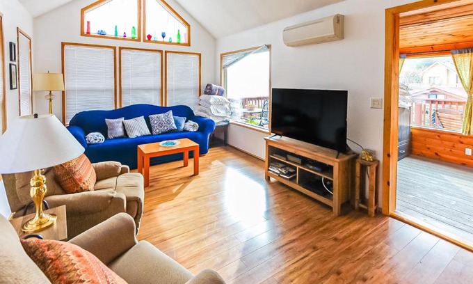 Brookings House | Discover The Frosty Walrus: Family & Pet Friendly Retreat