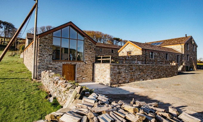 Kirk Braddon Cottage | The Fuchsias - a holiday cottage that sleeps 6 guests in 3 bedrooms