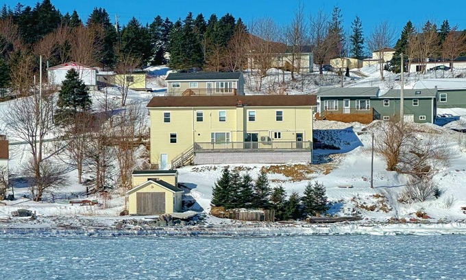 Norman's Cove-Long Cove House | Relax at The Full House @ The Homestead Oceanfront Suites