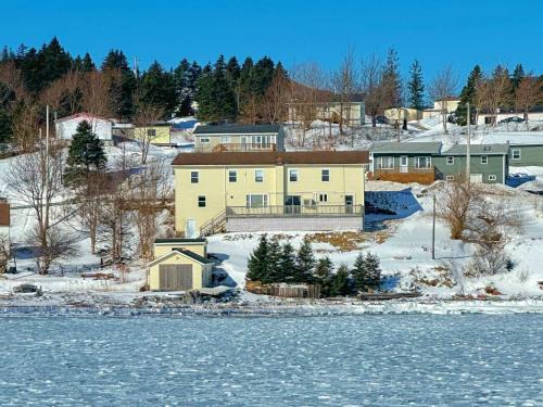 Norman's Cove-Long Cove House | Experience The Full House at Homestead Oceanfront Suites